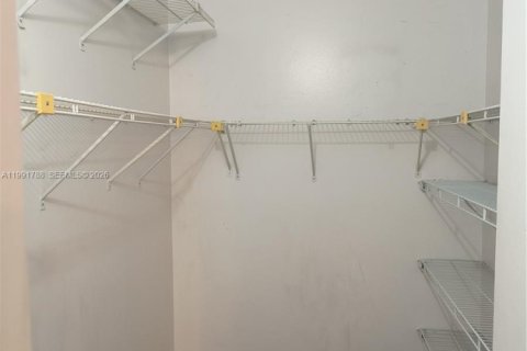 Condo in Miami, Florida, 2 bedrooms  № 2055590 - photo 18