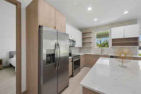 Купить виллу или дом в Норт-Порт, Флорида 7 комнат, 138.98м2, № 2360805 - фото 9