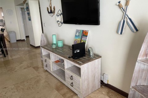 Copropriété à louer à Hollywood, Floride: 2 chambres, 127.09 m2 № 2048641 - photo 11