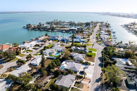 Casa en venta en Saint Pete Beach, Florida, 3 dormitorios, 120.77 m2 № 2198414 - foto 7