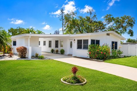 Casa en Saint Pete Beach, Florida 3 dormitorios, 120.77 m2 № 2198414
