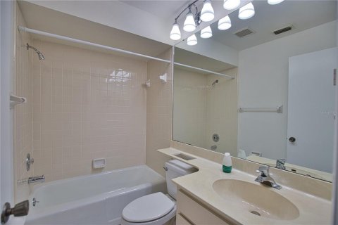 Villa ou maison à vendre à Sarasota, Floride: 2 chambres, 124.49 m2 № 1526867 - photo 6