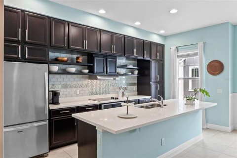 Touwnhouse à vendre à Orlando, Floride: 4 chambres, 198.07 m2 № 1907806 - photo 2