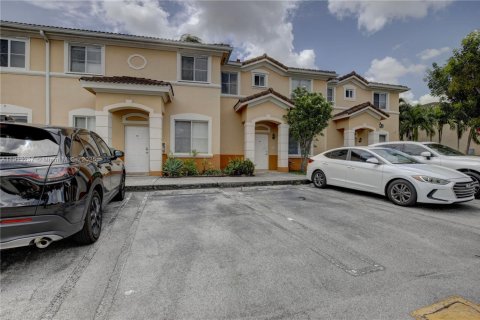 Condo in Hialeah, Florida, 2 bedrooms № 1969408