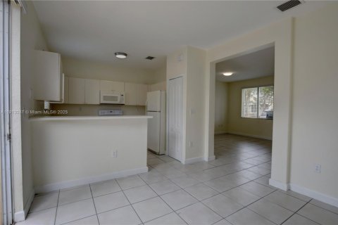 Copropriété à louer à Hialeah, Floride: 2 chambres, 106.93 m2 № 1969408 - photo 7
