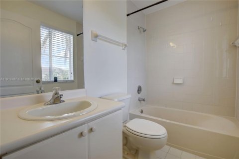 Copropriété à louer à Hialeah, Floride: 2 chambres, 106.93 m2 № 1969408 - photo 18