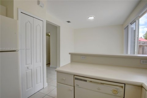 Copropriété à louer à Hialeah, Floride: 2 chambres, 106.93 m2 № 1969408 - photo 9