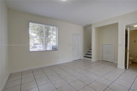 Copropriété à louer à Hialeah, Floride: 2 chambres, 106.93 m2 № 1969408 - photo 4
