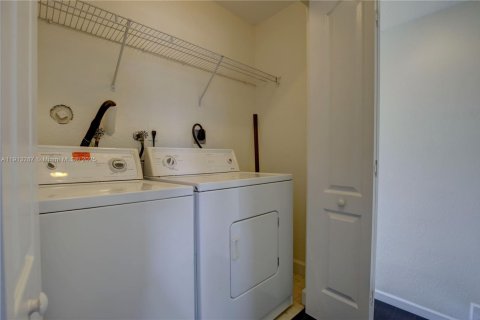 Copropriété à louer à Hialeah, Floride: 2 chambres, 106.93 m2 № 1969408 - photo 10