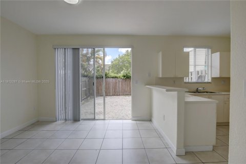 Copropriété à louer à Hialeah, Floride: 2 chambres, 106.93 m2 № 1969408 - photo 5