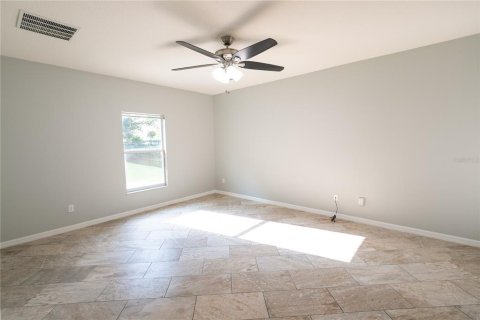 House in DeLand, Florida 3 bedrooms, 130.06 sq.m. № 2277446 - photo 18