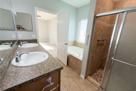 House in DeLand, Florida 3 bedrooms, 130.06 sq.m. № 2277446 - photo 20