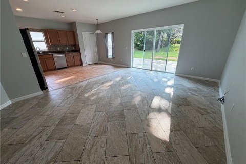 House in DeLand, Florida 3 bedrooms, 130.06 sq.m. № 2277446 - photo 9
