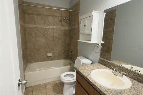 House in DeLand, Florida 3 bedrooms, 130.06 sq.m. № 2277446 - photo 16