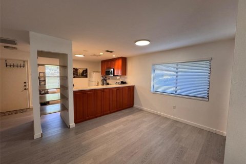 Villa ou maison à louer à Clearwater, Floride: 2 chambres, 103.12 m2 № 2430639 - photo 8