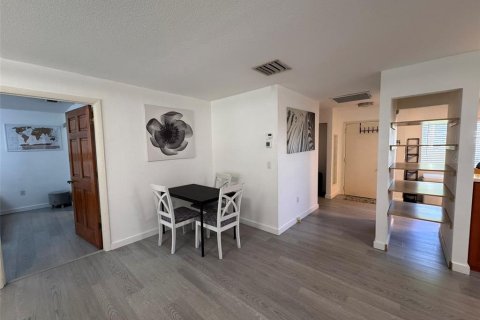Villa ou maison à louer à Clearwater, Floride: 2 chambres, 103.12 m2 № 2430639 - photo 12