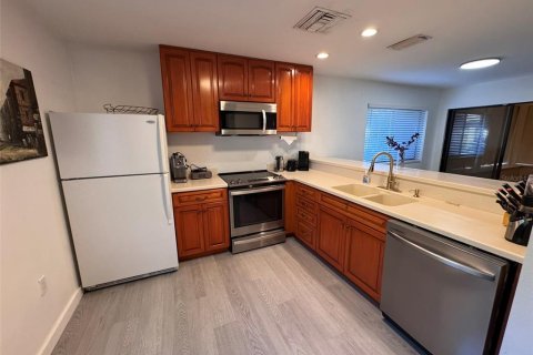 Villa ou maison à louer à Clearwater, Floride: 2 chambres, 103.12 m2 № 2430639 - photo 5