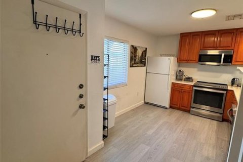 Villa ou maison à louer à Clearwater, Floride: 2 chambres, 103.12 m2 № 2430639 - photo 3