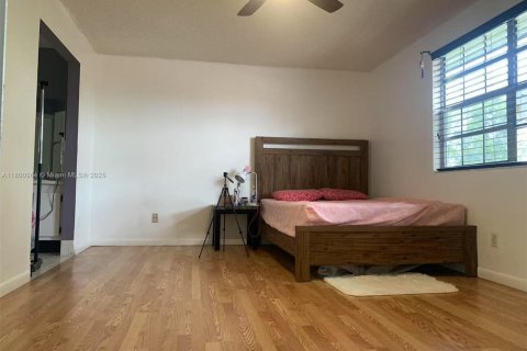 House in Sunrise, Florida 3 bedrooms, 153.85 sq.m. № 1994783 - photo 2