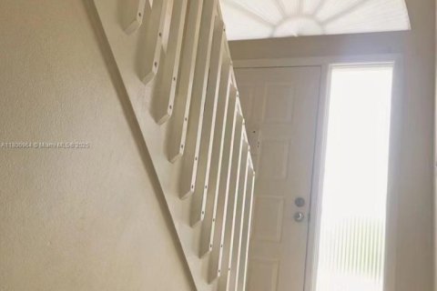 House in Sunrise, Florida 3 bedrooms, 153.85 sq.m. № 1994783 - photo 5