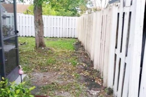 House in Sunrise, Florida 3 bedrooms, 153.85 sq.m. № 1994783 - photo 14