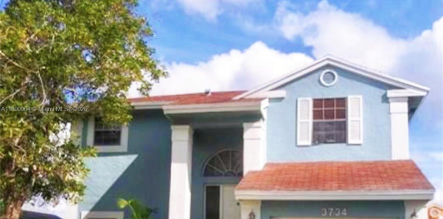 House in Sunrise, Florida 3 bedrooms, 153.85 sq.m. № 1994783