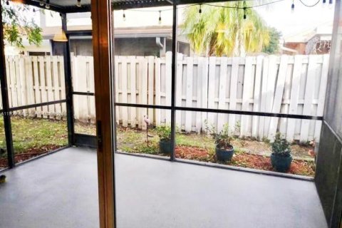 House in Sunrise, Florida 3 bedrooms, 153.85 sq.m. № 1994783 - photo 16