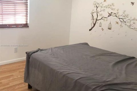 House in Sunrise, Florida 3 bedrooms, 153.85 sq.m. № 1994783 - photo 4