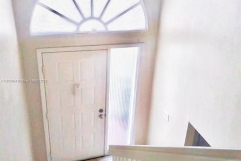 House in Sunrise, Florida 3 bedrooms, 153.85 sq.m. № 1994783 - photo 9