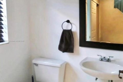 House in Sunrise, Florida 3 bedrooms, 153.85 sq.m. № 1994783 - photo 6