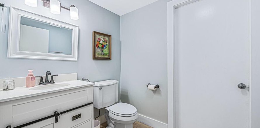 House in Lake Worth, Florida 3 bedrooms, 301.75 sq.m. № 1031757