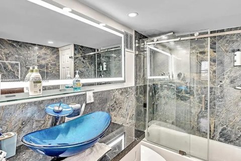 Condominio en venta en North Miami, Florida, 2 dormitorios, 110.55 m2 № 2073806 - foto 5