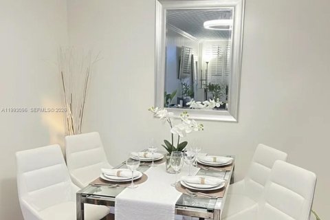 Condominio en venta en North Miami, Florida, 2 dormitorios, 110.55 m2 № 2073806 - foto 2