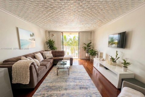 Condominio en North Miami, Florida, 2 dormitorios  № 2073806
