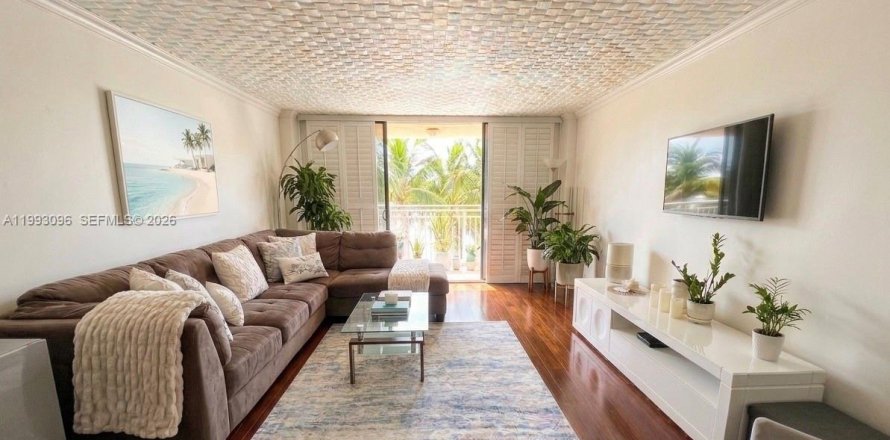 Condominio en North Miami, Florida, 2 dormitorios  № 2073806