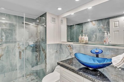 Condominio en venta en North Miami, Florida, 2 dormitorios, 110.55 m2 № 2073806 - foto 11