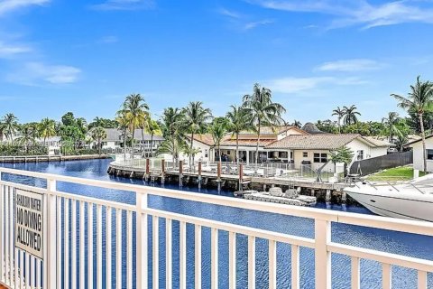 Condominio en venta en North Miami, Florida, 2 dormitorios, 110.55 m2 № 2073806 - foto 16