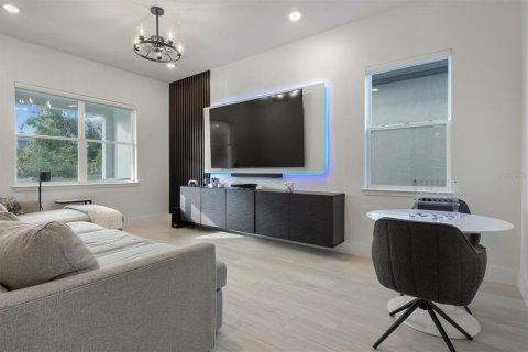 House in Riverview, Florida 5 bedrooms, 397.71 sq.m. № 1559535 - photo 14