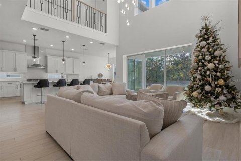 House in Riverview, Florida 5 bedrooms, 397.71 sq.m. № 1559535 - photo 7