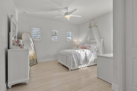 House in Riverview, Florida 5 bedrooms, 397.71 sq.m. № 1559535 - photo 25