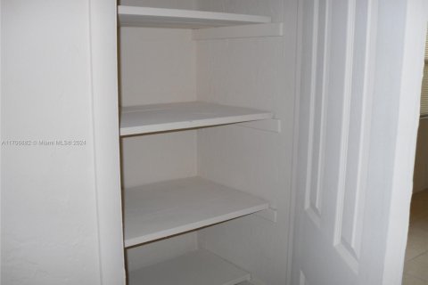 House in Miami, Florida 2 bedrooms, 74.32 sq.m. № 1861426 - photo 9