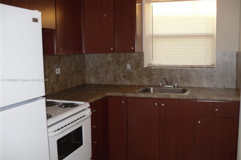 House in Miami, Florida 2 bedrooms, 74.32 sq.m. № 1861426 - photo 11