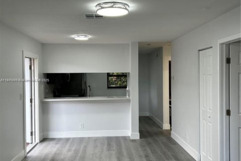 Снять в аренду виллу или дом в Форт-Лодердейл, Флорида 2 спальни, 139.54м2, № 1956154 - фото 8