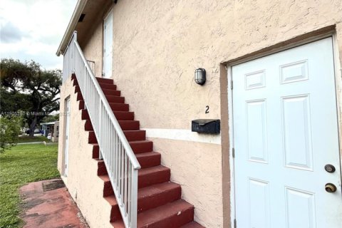 Снять в аренду виллу или дом в Форт-Лодердейл, Флорида 2 спальни, 139.54м2, № 1956154 - фото 1