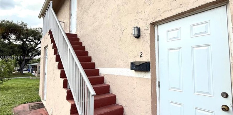 Дом в Форт-Лодердейл, Флорида 2 спальни, 139.54м2 № 1956154