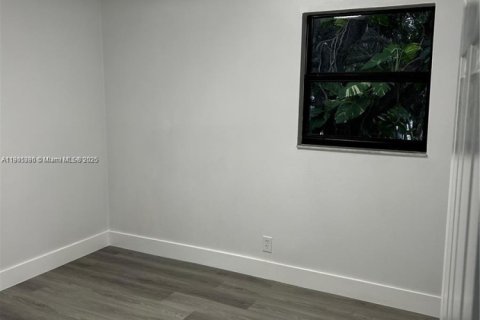 Снять в аренду виллу или дом в Форт-Лодердейл, Флорида 2 спальни, 139.54м2, № 1956154 - фото 7