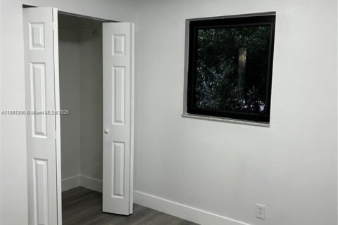 Снять в аренду виллу или дом в Форт-Лодердейл, Флорида 2 спальни, 139.54м2, № 1956154 - фото 6