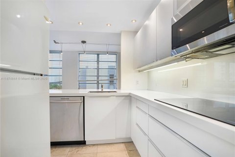 Copropriété à louer à Miami Beach, Floride: 1 chambre, 71.26 m2 № 1926846 - photo 2