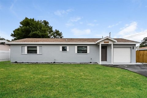 House in Clearwater, Florida 3 bedrooms, 162.3 sq.m. № 1816048 - photo 1