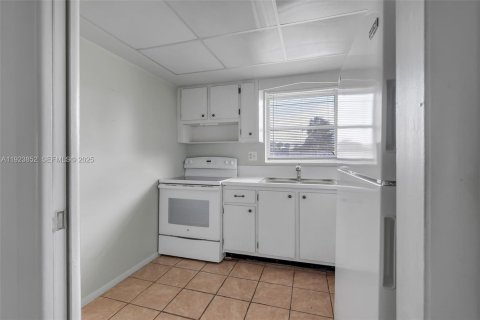 Condo in West Palm Beach, Florida, 1 bedroom  № 1982312 - photo 9